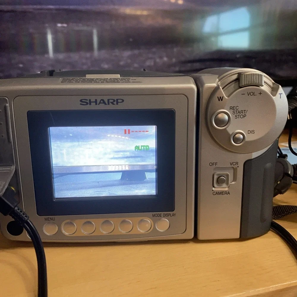 Sharp Viewcam VL-E66 8mm Camcorder, Case, Batteries,Charger & Cords Works Great